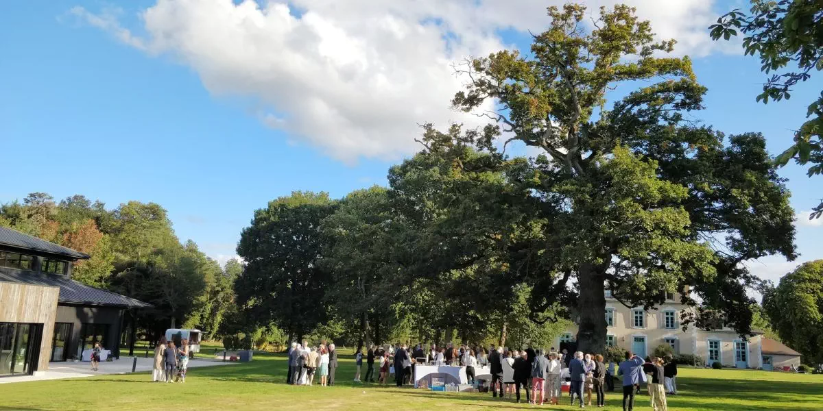 réception dans le parc du domaine