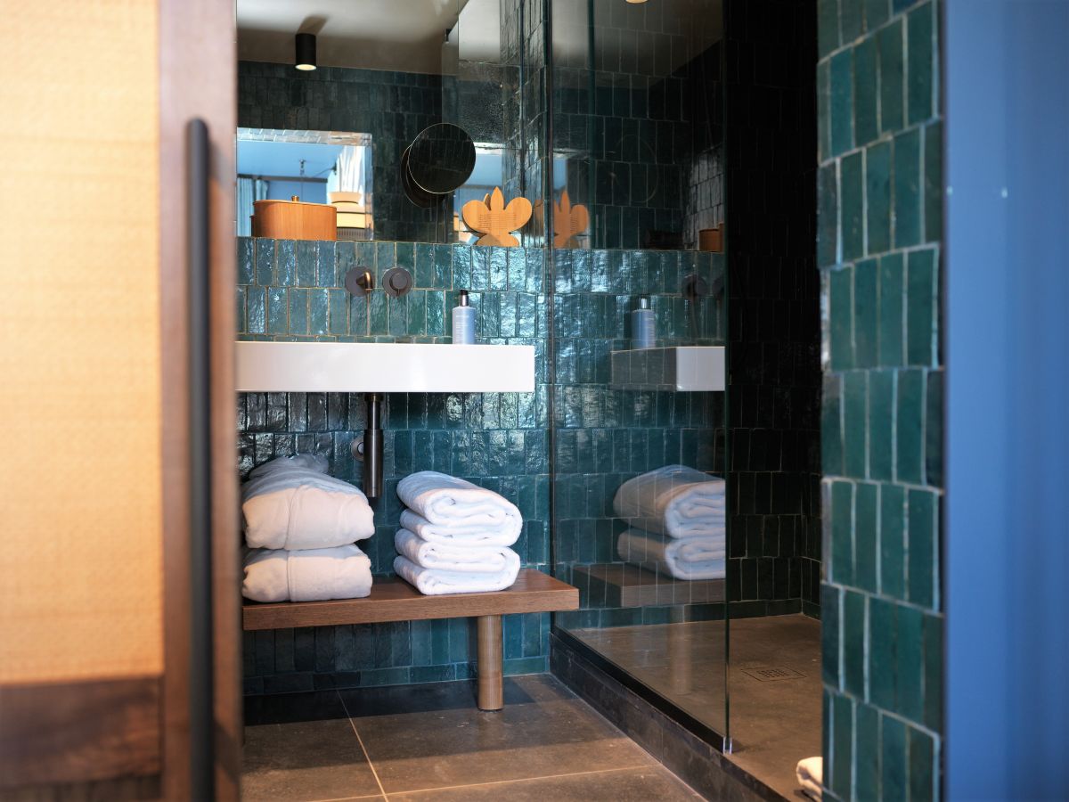 Salle de bain chambre couleur bleue