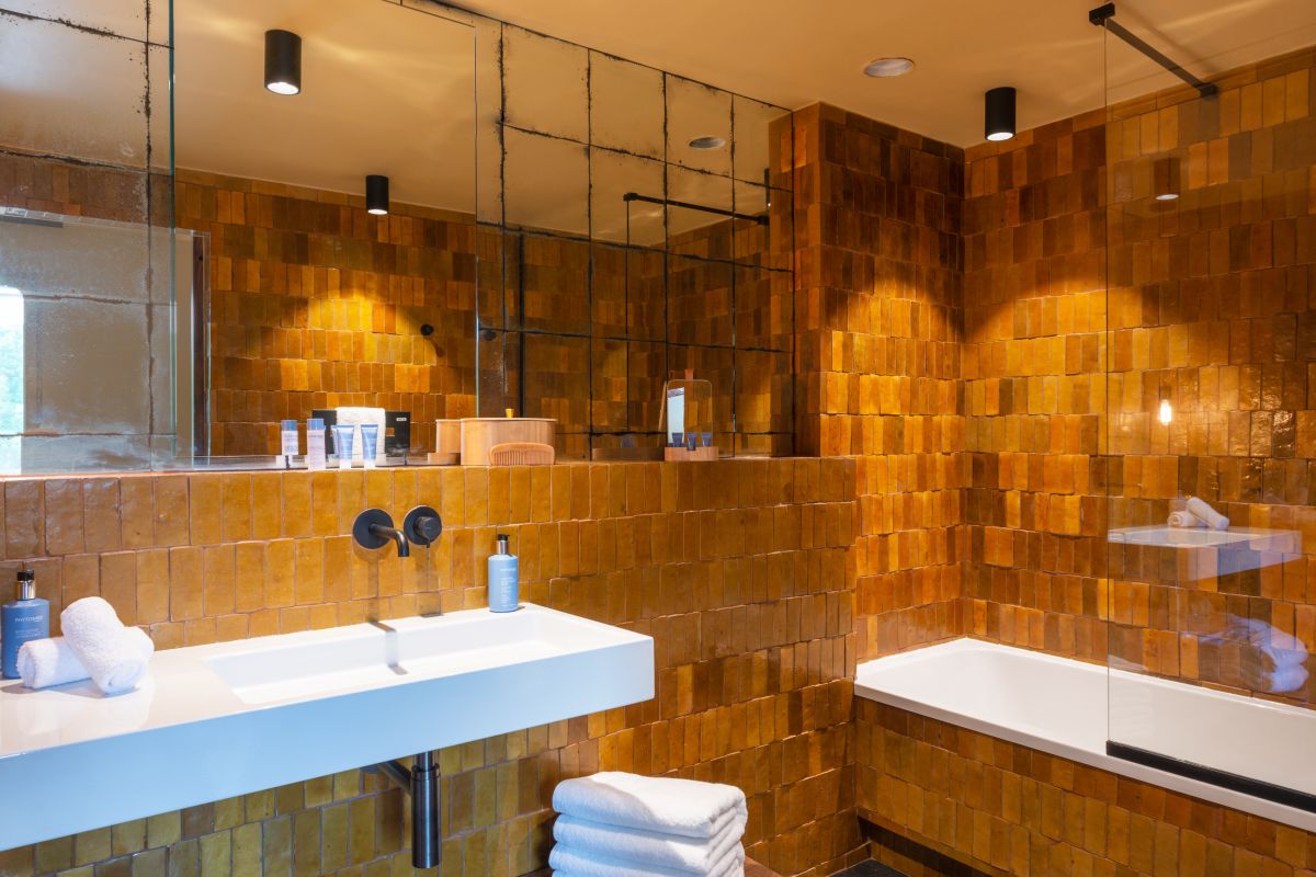 Salle de bain chambre couleur ocre