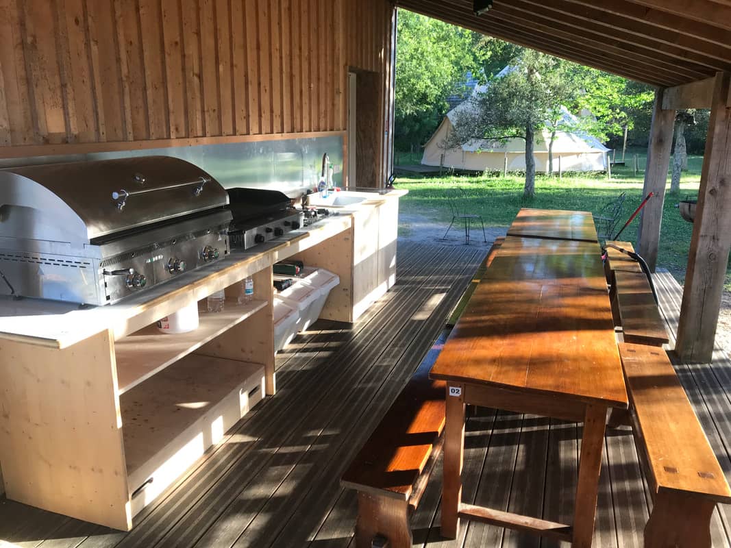 La terrasse et son barbecue
