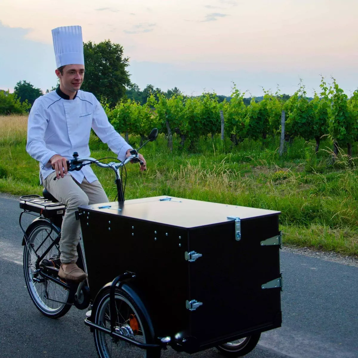 Le chef et son triporteur