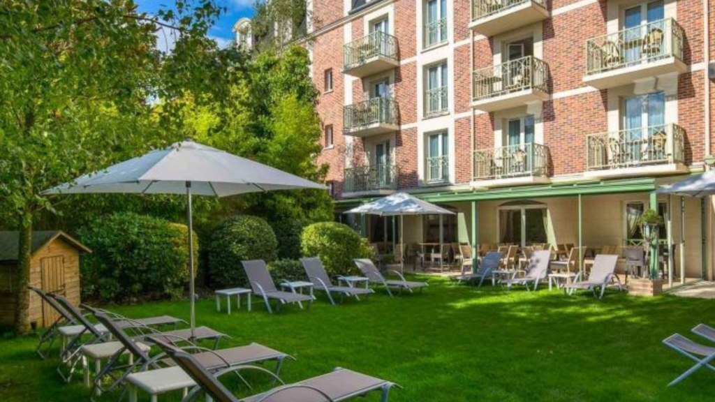 jardin de l'hotel à Deauville, c'est le dernier lieu pour un séminaire nature de quelques jours en Normandie
