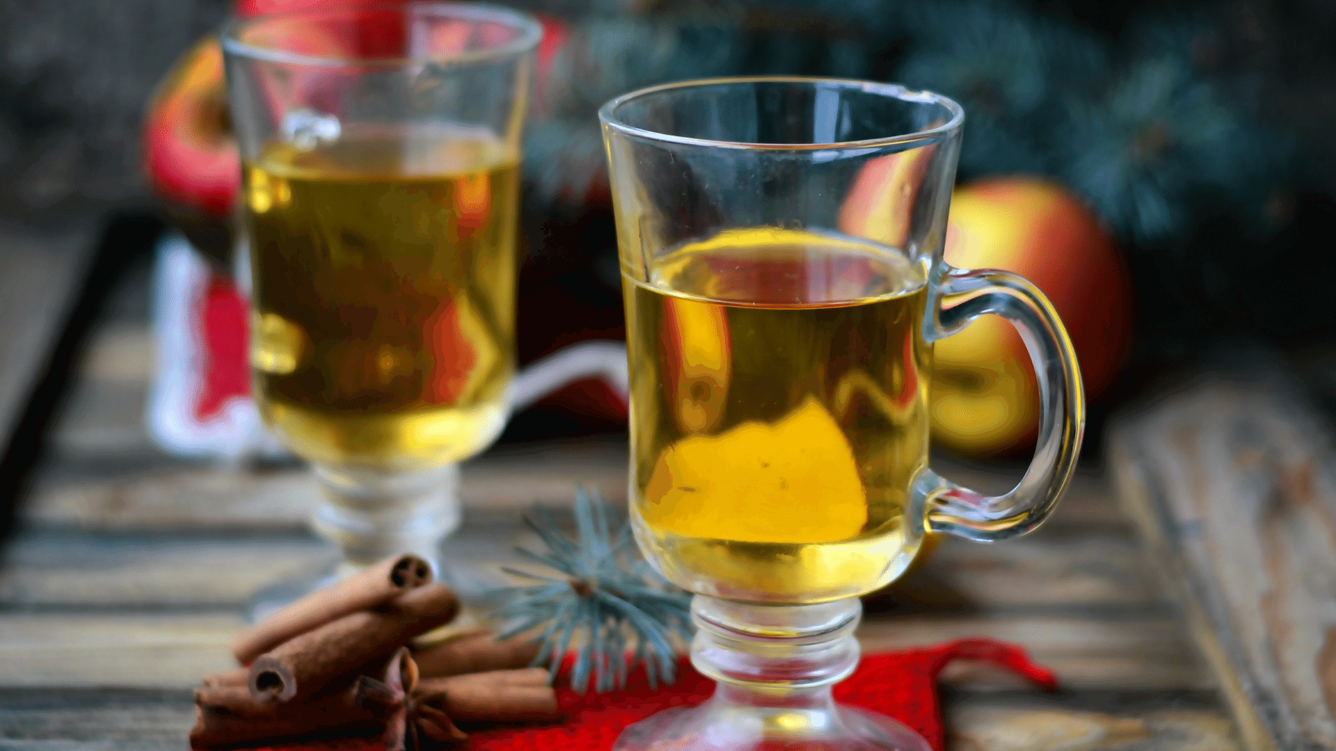Cidre chaud dans des verres