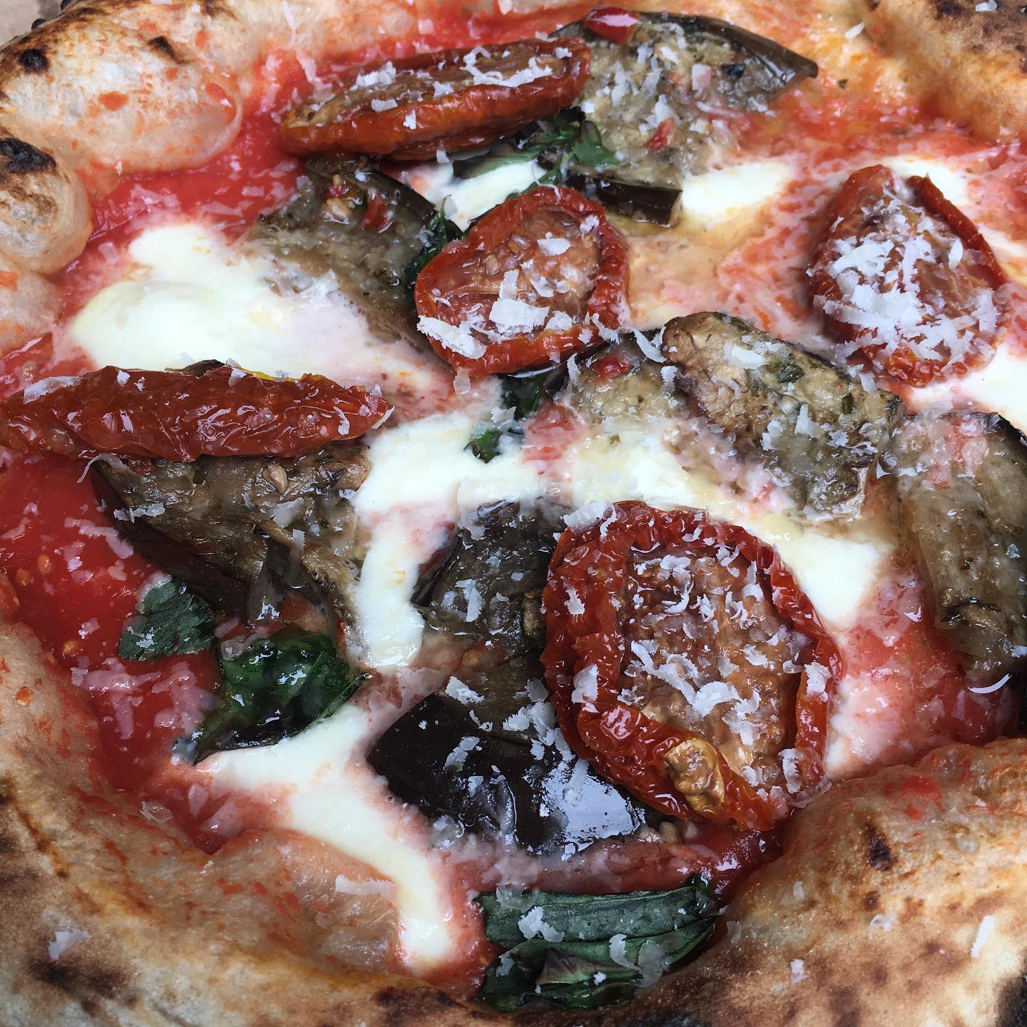 pizza à la tomate pour un pot de départ 