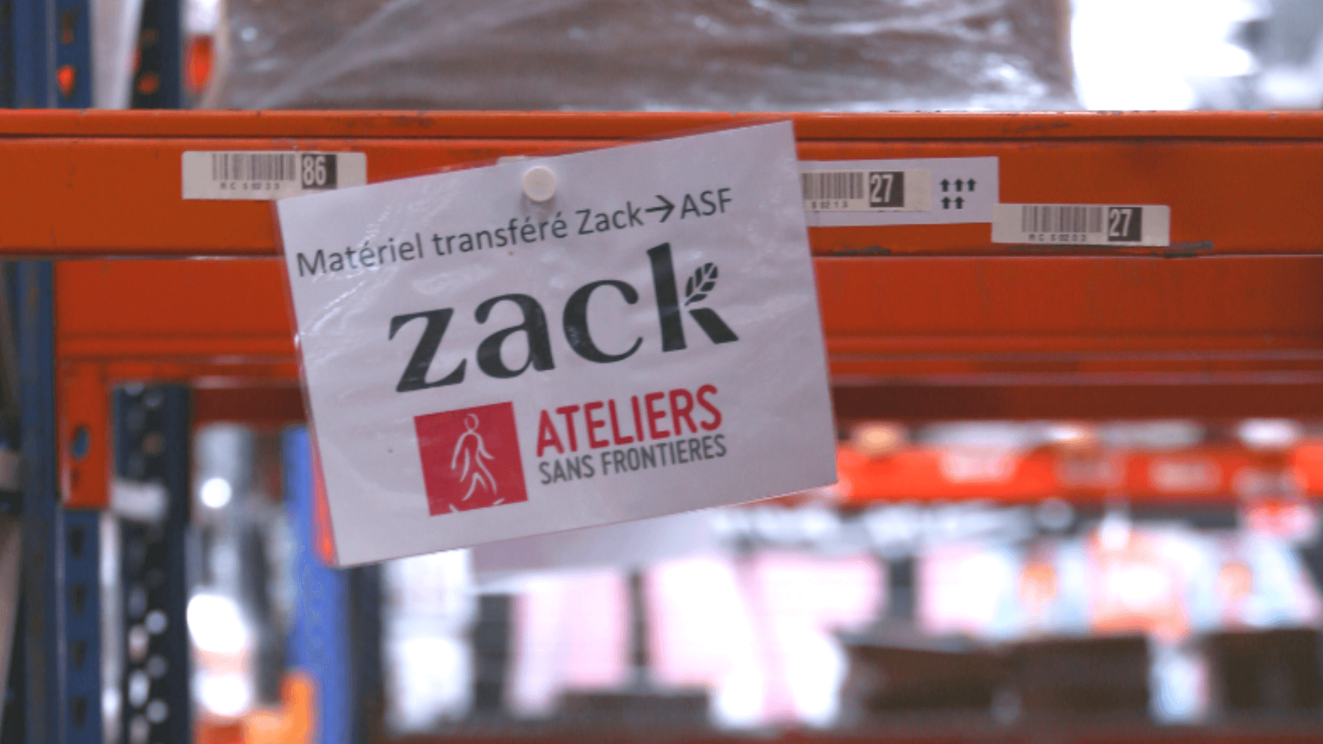 Zone de recyclage dans entrepôt chez Zack entreprise qui recycle le matériel informatique