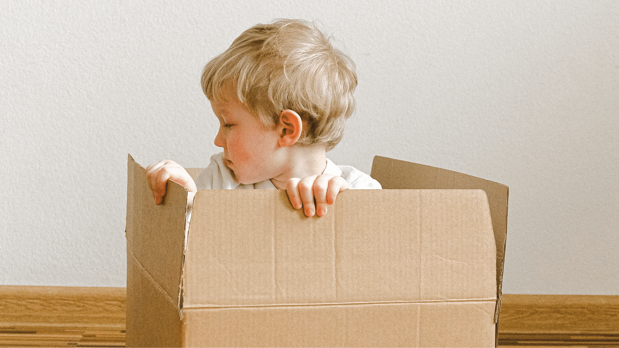 Bébé dans un carton