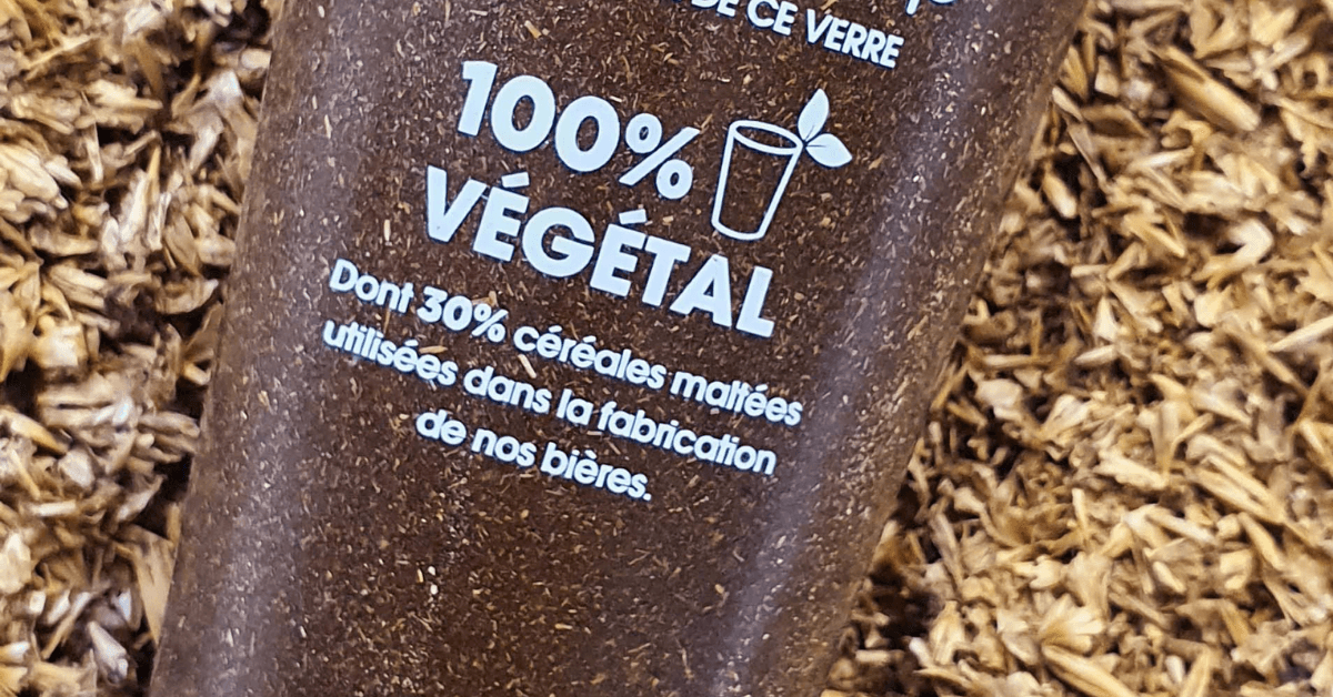 Gobelet en faux plastique, réalisée à base des restes de bières éco-responsable : cadeaux invités éco-responsables