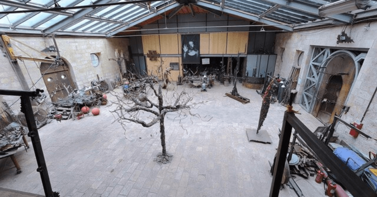 Grande salle de réception avec décorations type expo contemporaine : Cocktail dinatoire intérieur