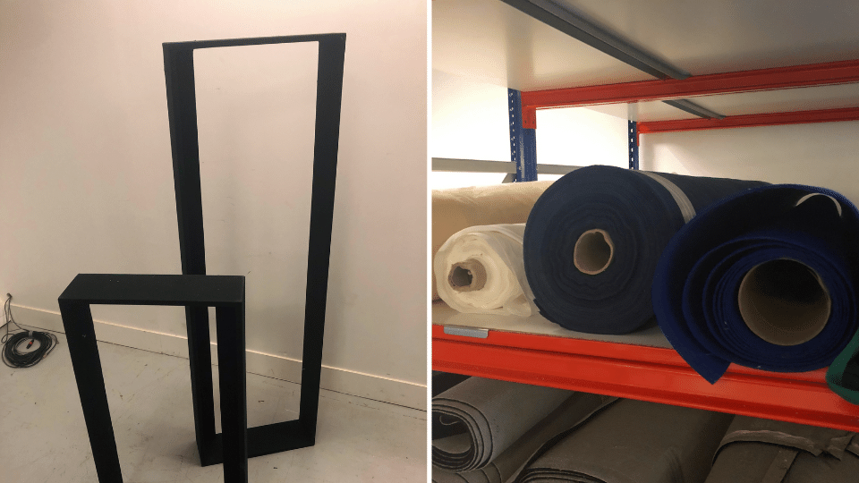 Restes de moquette et structures en bois 