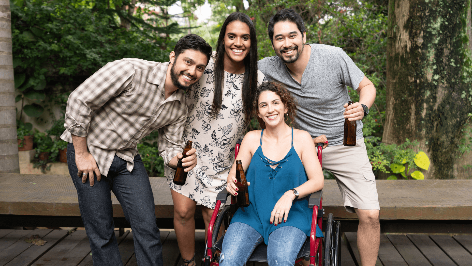 Personne en fauteuil roulants avec des amis