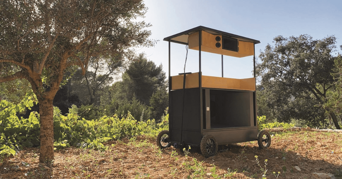 Enceinte musicale avec panneau solaire éco-responsable : cadeaux invités éco-responsables