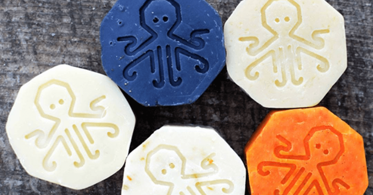 Savons réalisées dans moules avec dessin pieuvre éco-responsable