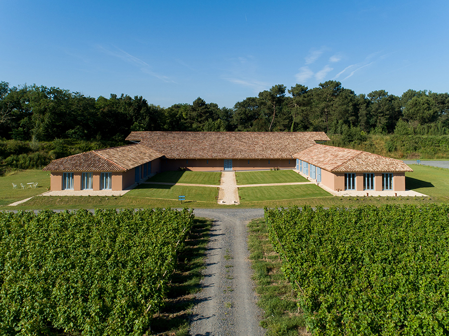 Le château d'Eyran et ses vignes