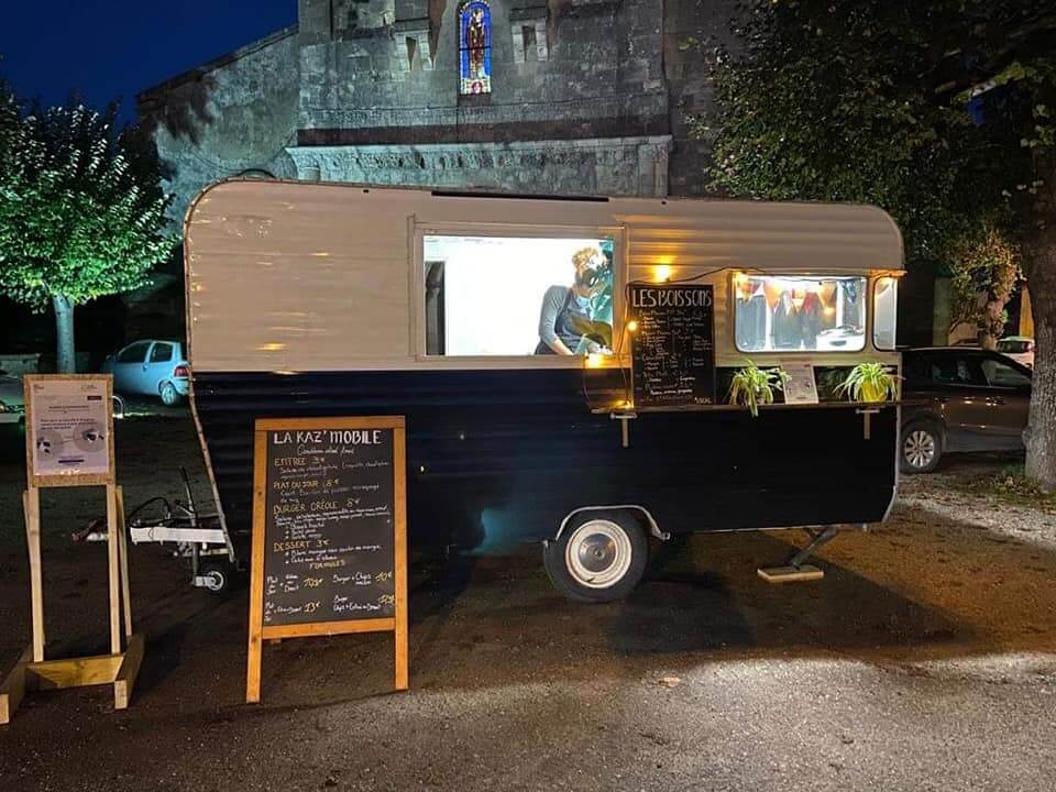 Foodtruck dans la nuit