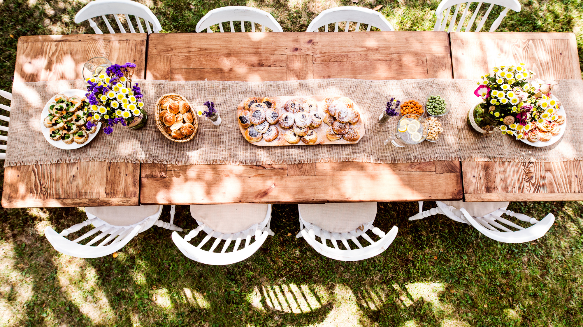 Table dressée pour un gouter d'équipe écologique