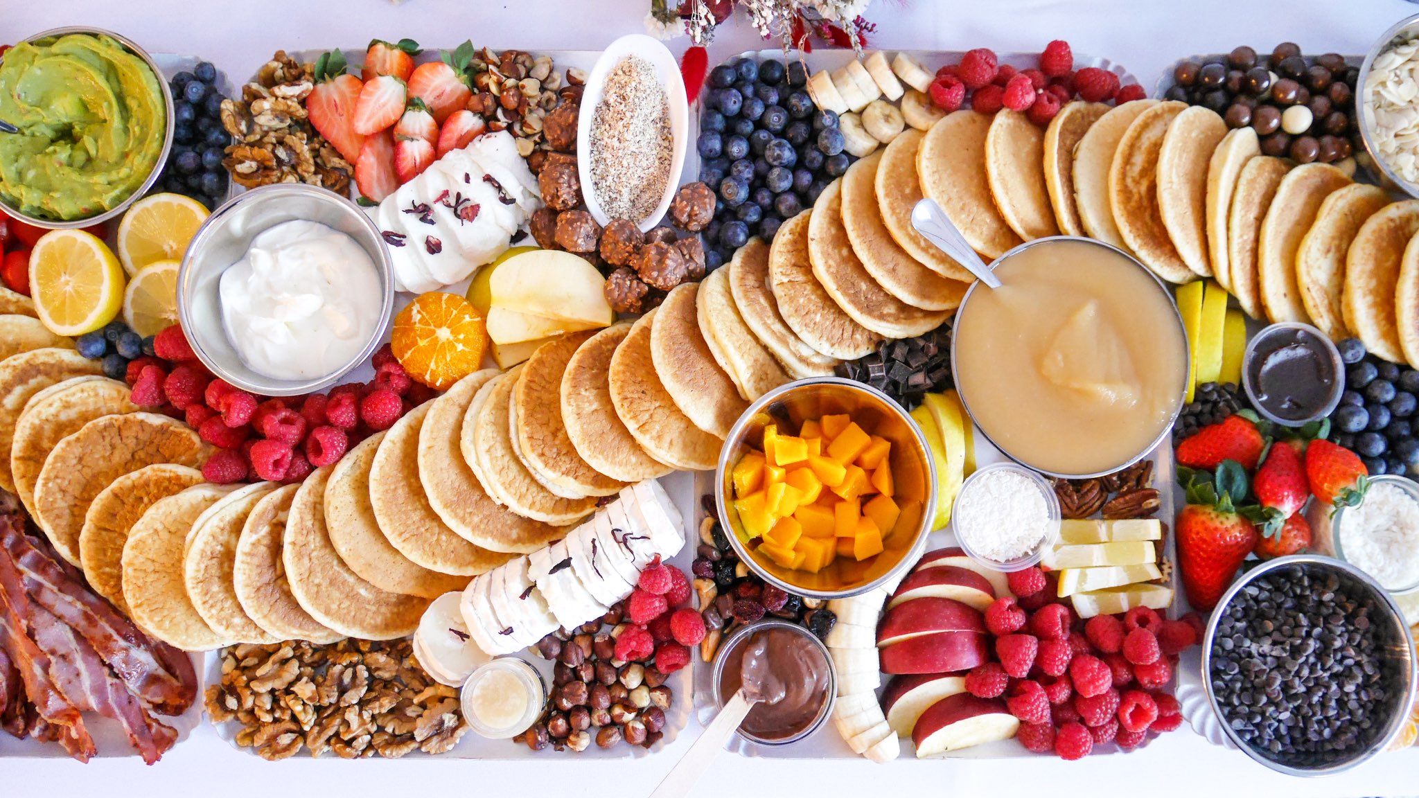 image de pancakes avec des fruits