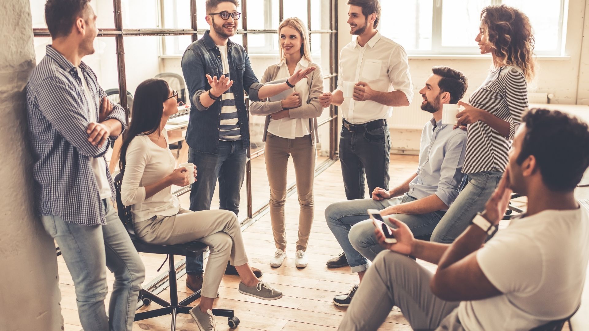 groupe qui travaille en coworking